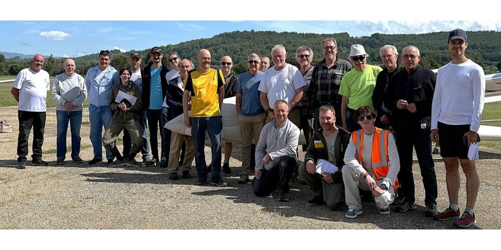 douze-equipages-issus-de-cinq-clubs-participent-a-l-edition-2026-de-la-coupe-du-ventoux-en-planeur-photo-anne-cholet-1778521439