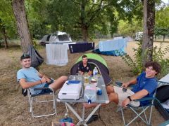 J-4. Le "podium du sud-ouest" déjà au taquet ! Les pilotes Léo, Thomas et Damien sont en place et n'ont pas fait le voyage pour regarder les cumulus de loin !