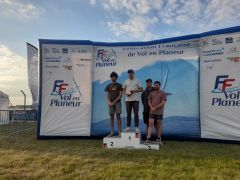 En classe Standard, le podium du jeudi 21 août, de gauche à droite, Eliott Daniel, Alexandre Fierain, Clément de Péchy et Elouan Pennors.