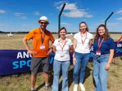 L'ASVV Angers accueille les représentantes de la Fédération française de Vol en Planeur (FFVP). De gauche à droite, Mickaël Charuel, président du club d'Angers, Tina Girard, DTN de la FFVP, Léa Robitzer, adjointe à la direction de la FFVP et Clara Gi